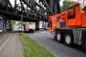 LKW blieb unter Bruecke haengen Koeln Ehrenfeld Innere Kanalstr Hornstr P007